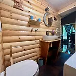 Holzhaus Baerenhoehle Am Wald Und * Нойруппин