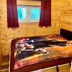 Holzhaus Baerenhoehle Am Wald Und Нойруппин