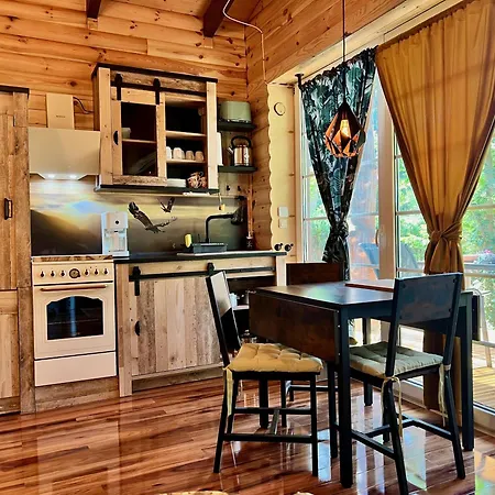 Holzhaus Baerenhoehle Am Wald Und Casa de Férias Neuruppin