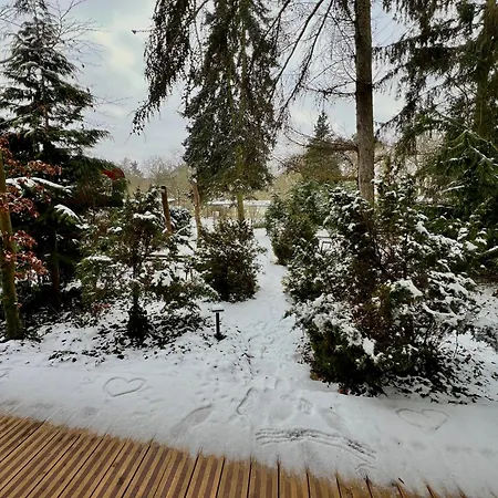 Holzhaus Baerenhoehle Am Wald Und * Нойруппин