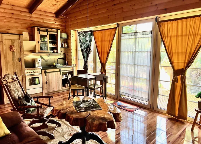 Holzhaus Bärenhöhle Am Wald Und *